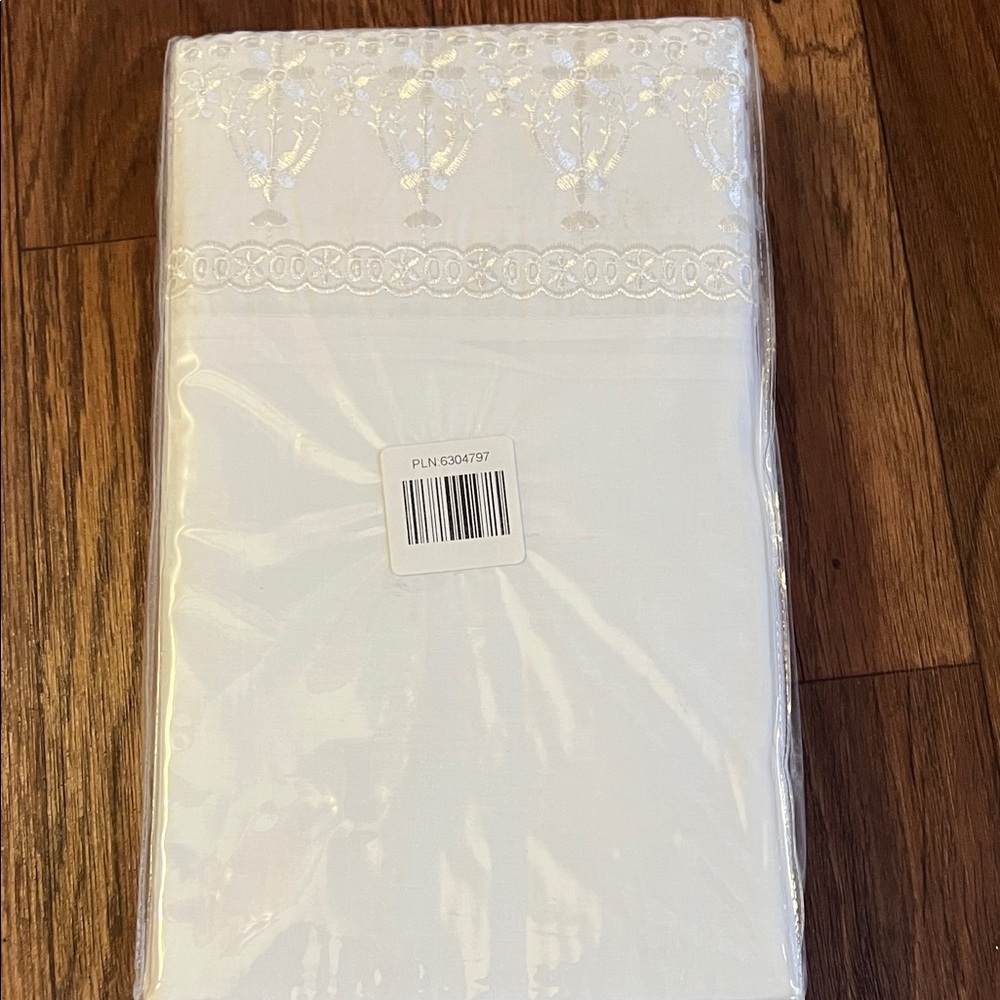 Scalloped eyelet cotton bedskirt